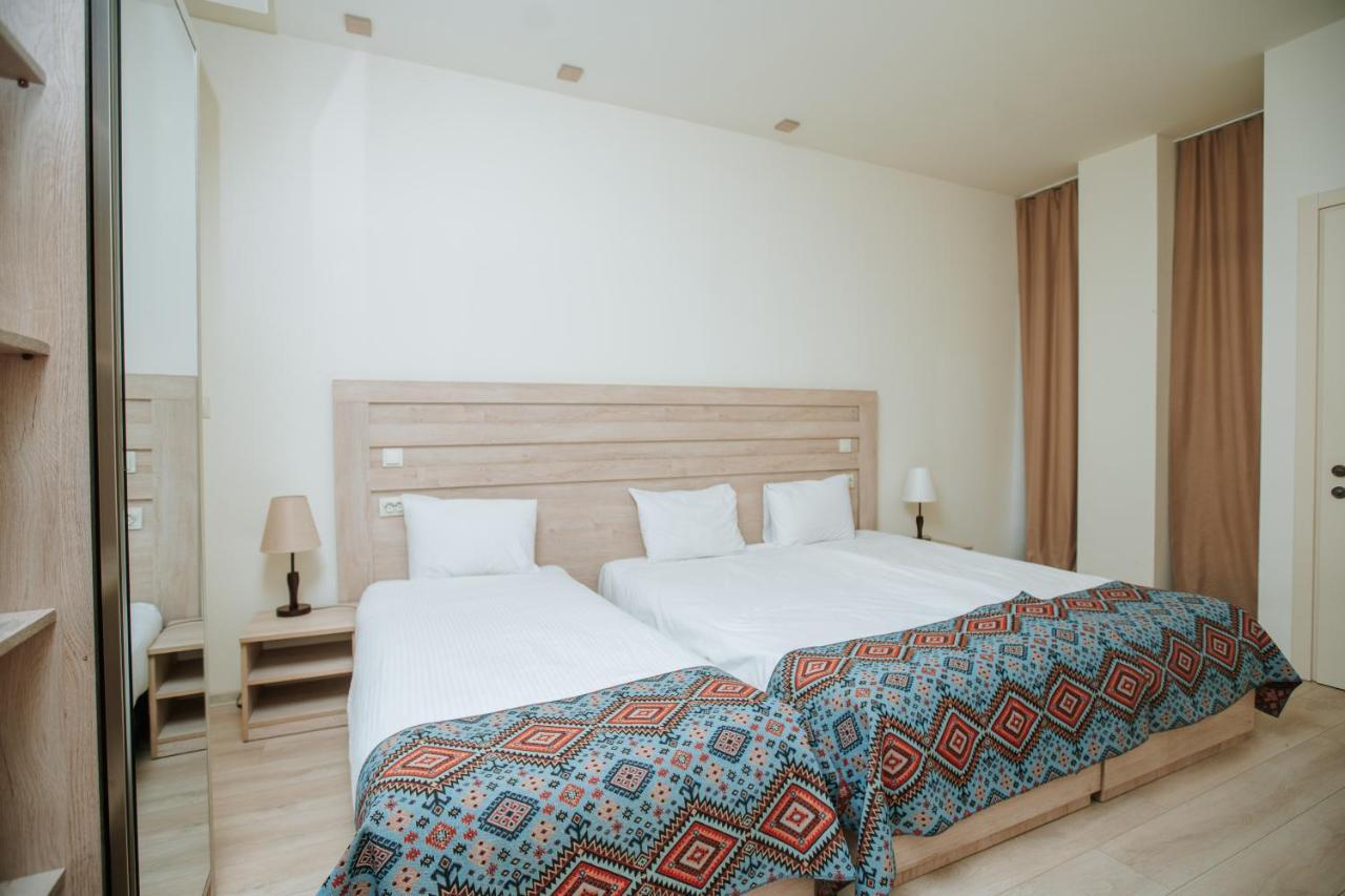 Twins Wine House Hotel Napareuli ภายนอก รูปภาพ