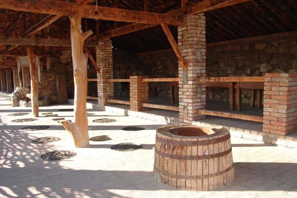 Twins Wine House Hotel Napareuli ภายนอก รูปภาพ